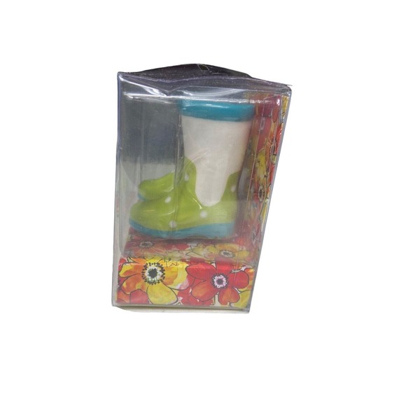 Grasslands Road Winter Boot Green & White w Polka Dot Salt & Pepper Shakers - Picture 3 of 6